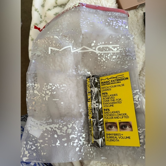 MAC Magic Extension Mascara with Bag New - Picture 2 of 3